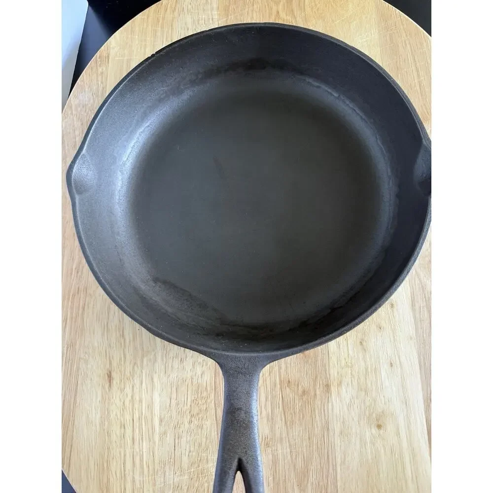Vintage BSR No. 8 Cast Iron Skillet 10.5” Made in USA